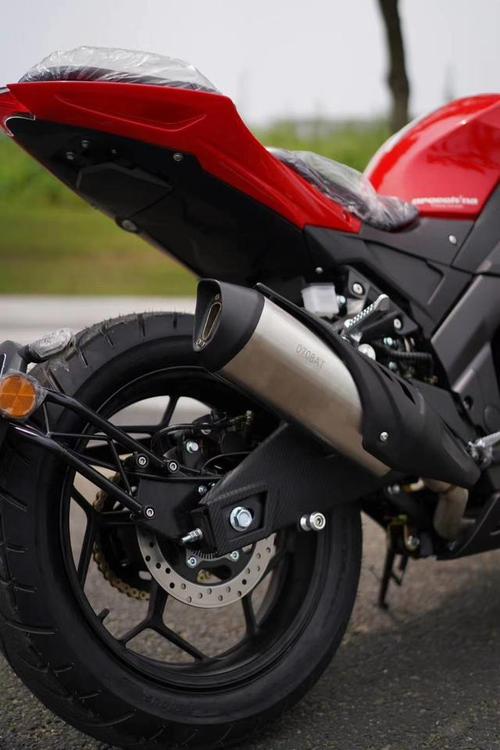 蛟龙400双缸水冷摩托车