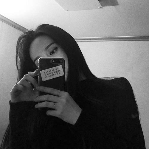 2020最火黑白女生头像