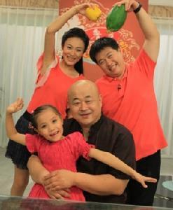 李然,相声演员,主持人.自幼酷爱曲艺,早年随马增昆先生学,习评书.