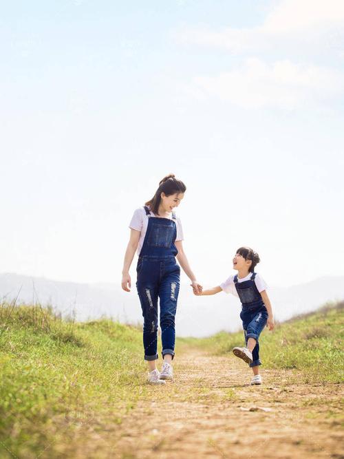 拍亲子照不知道做什么姿势?来看这几组同远摄影集团的