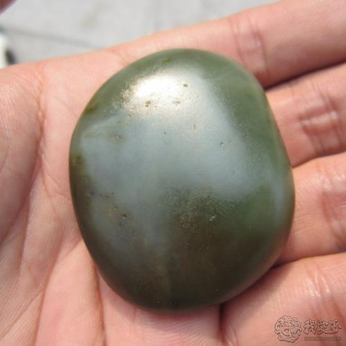  和田玉籽玉街>新疆和田玉特色 罕见带糖色碧玉沙枣青