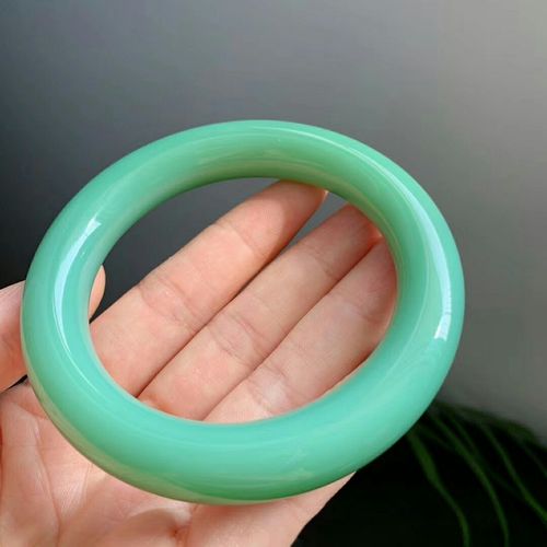 和田玉碧玉精美嫩粉绿瓷绿圆条手镯_手镯_和田玉_短上衣_质地_胭脂粉