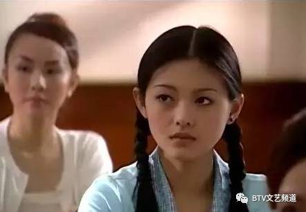 比如《流星花园》里那个一头乌黑长发的杉菜,十分少女.