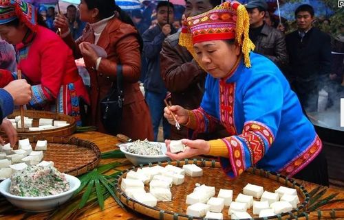 除了美食还美酒,在瑶山江华,喝 瓜箪酒是瑶家主人接待客人的最高礼仪.