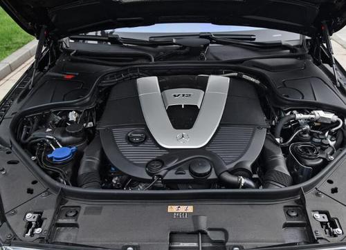 实拍解析新款迈巴赫s级,v12发动机 630马力,4.9s破百