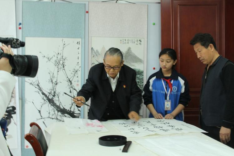 含包欲放的花蕾___武清老年大学主办的小学生与书法家