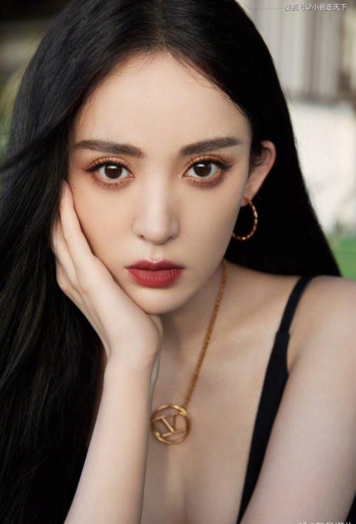 古力娜扎黑色吊带裙性感写真合集