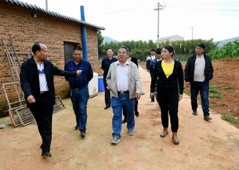 市政协副主席展宏斌调研富源县政协助推脱贫攻坚工作