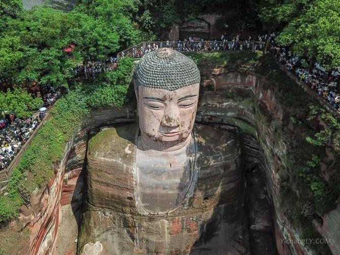 四川乐山大佛正面全景图片高清