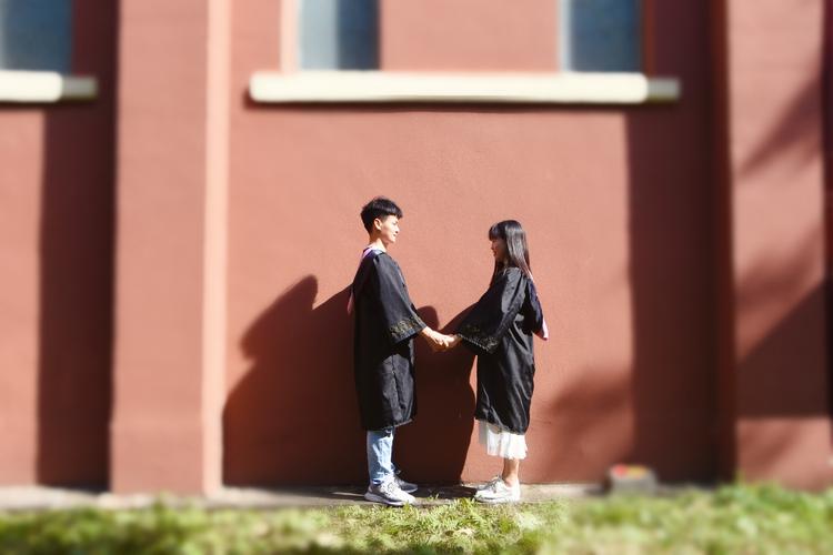 校园爱情难得亦难守,愿你们可以珍惜彼此,不轻言放弃