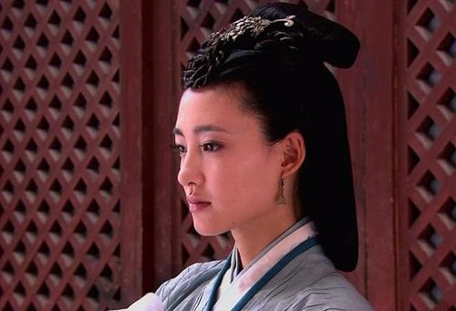 不过经过这八年的爱情长跑,王丽坤却比不上一个相识几个月的王倩一