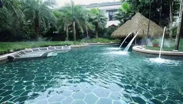 增建温泉游泳池与浴室,餐厅等旅游设施,后更名为重庆北温泉公园