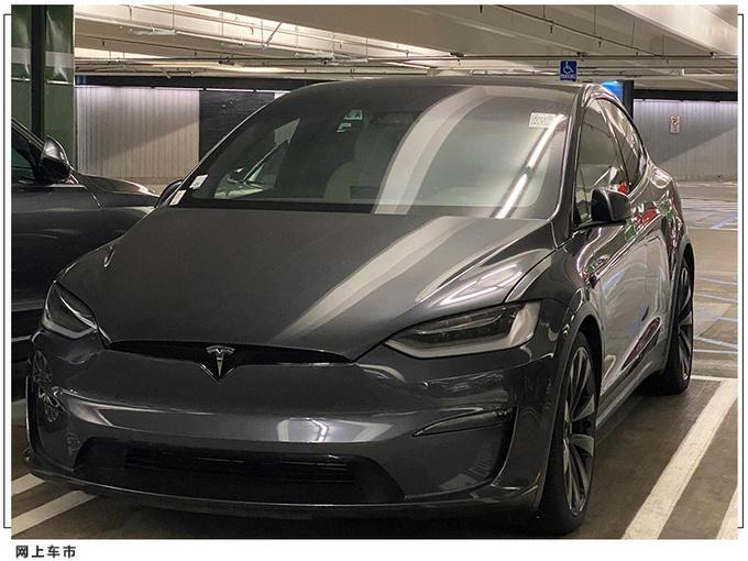 外观方面,特斯拉全新model x plaid延续了特斯拉家族式设计语言,与