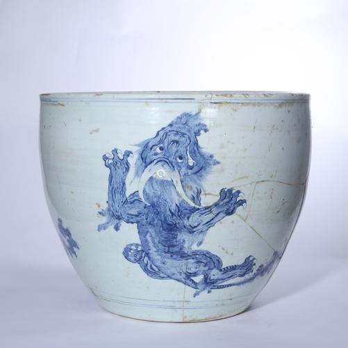 清康熙青花三瑞兽纹大卷缸