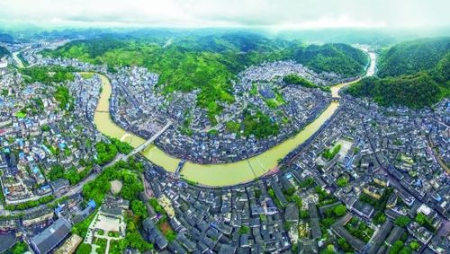 喜看湘西凤凰飞--凤凰县探寻发展之路纪实