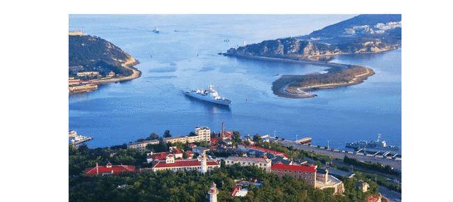 旅顺口东临黄海,西濒渤海,南与山东半岛隔海相望,北依大连,距大连市区