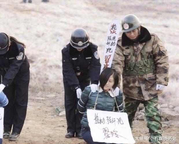 犯人死刑前,为啥不让他们带手铐脚链进刑场?而要换上