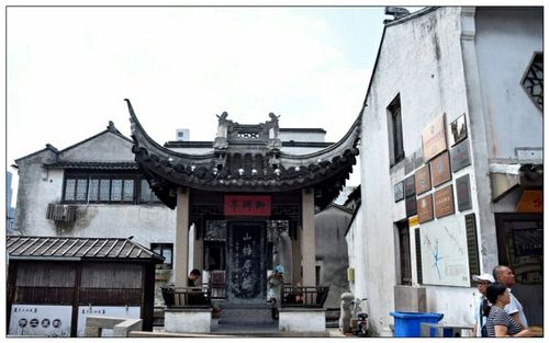 街口南侧  御碑亭临山塘河而建