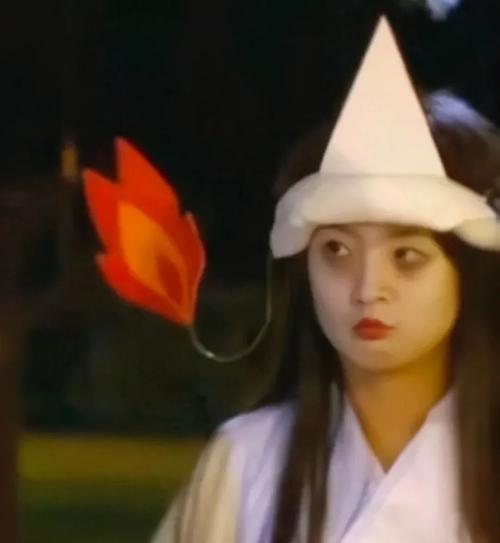 偶像剧《恶作剧之吻》中,袁湘琴的扮演者林依晨在万圣节扮鬼的视频