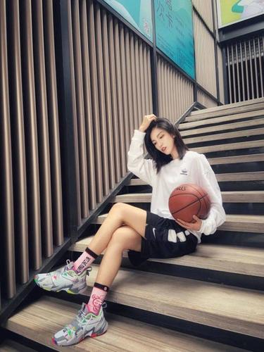 《女主播大乐透》9位高颜值小姐姐来了 谁是最美球鞋girl?