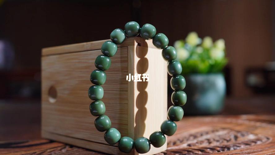 籽料沙枣青手串_手串_和田玉籽料_时尚_配饰