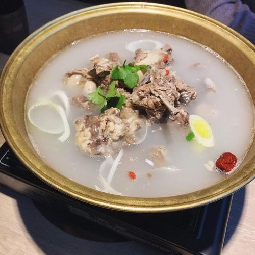 zinc做的白汤羊蝎子火锅
