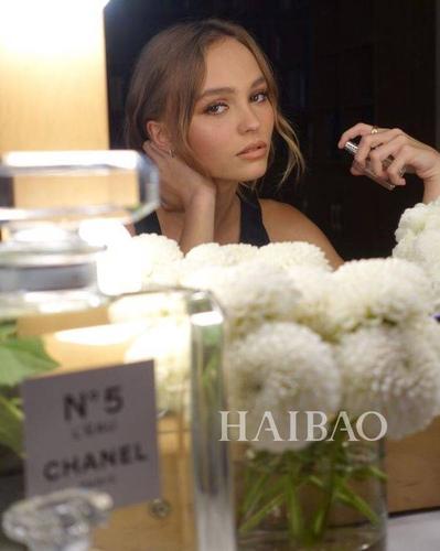 莉莉-罗丝·德普 (lily-rose depp)