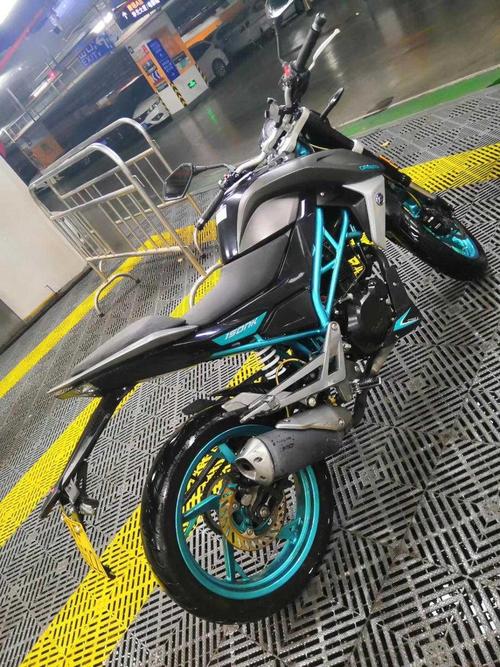 单缸水冷电喷配abs,一万出头的春风150nk适合新手吗