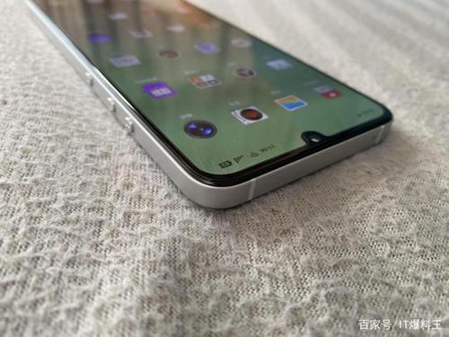 还是那股锤子味儿!坚果pro3首发上手:砖头圆角设计回归