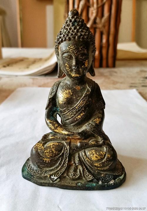 仿明朝鎏金佛像
