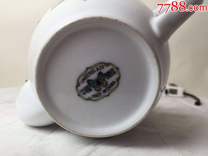中国醴陵蝴蝶款壶
