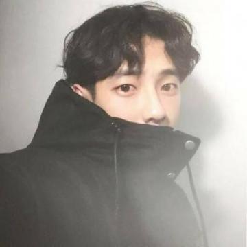 阳光帅气的微信男生头像2019精选 光天化日拉拉扯扯成