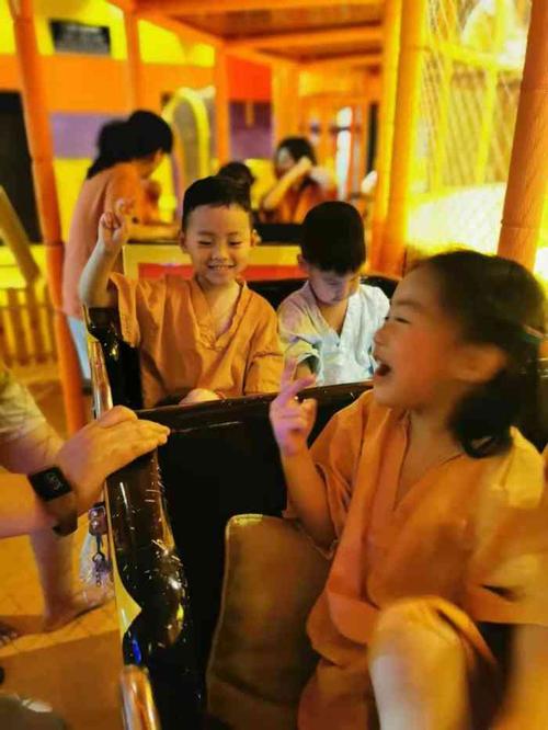 大江南汤泉-"【总体】再次来大江南,女宾每个隔间里的洗.