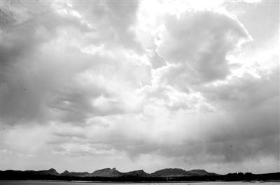 今天白天,晴间多云,最高气温29℃.