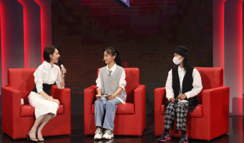 而关于这档节目,节目主持人是不得不提的一部分.