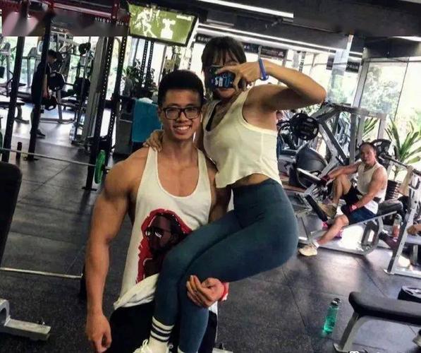 一起时上演最萌身高差妥妥的"野兽与美女",太般配了简直▼男有公狗腰