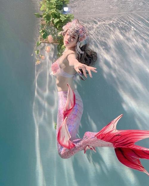 韩美女网红化身绝美人鱼自带仙气