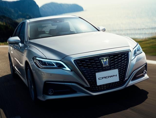 丰田皇冠历代车型回顾(下)丨第十五代丰田皇冠只要27万人民币!