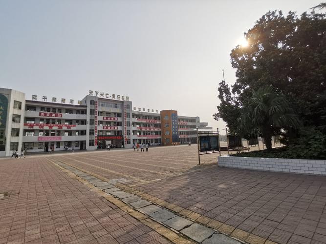 十年磨剑寒窗苦 今日点兵试锋芒—包屯高中2020年高考欢送会纪实