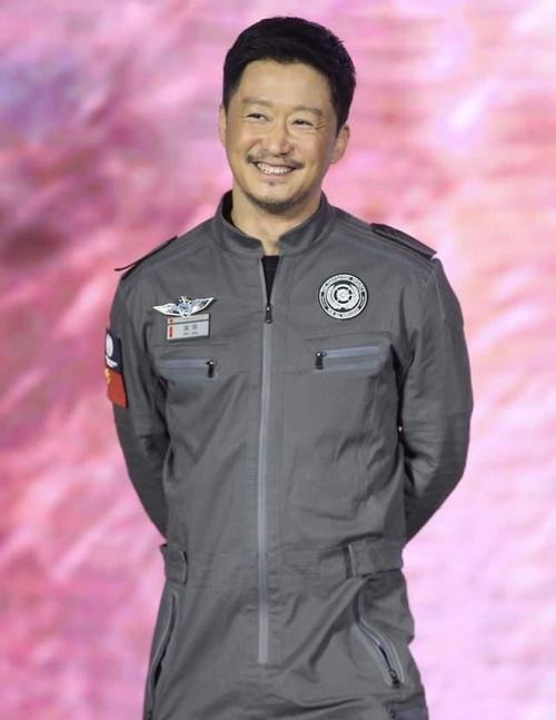 吴京对不起倪大红,零片酬出演战狼,结果大腿内侧被划伤