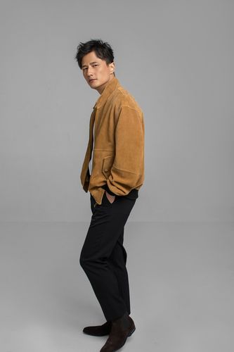 尹子维最新写真曝光自由随性尽显儒雅气质