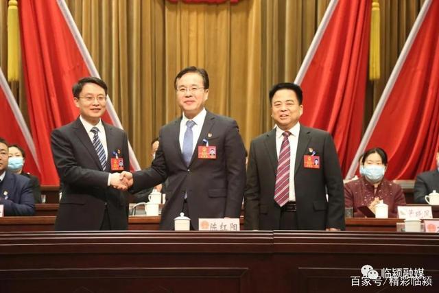 李俊伟当选临颍县人民政府县长