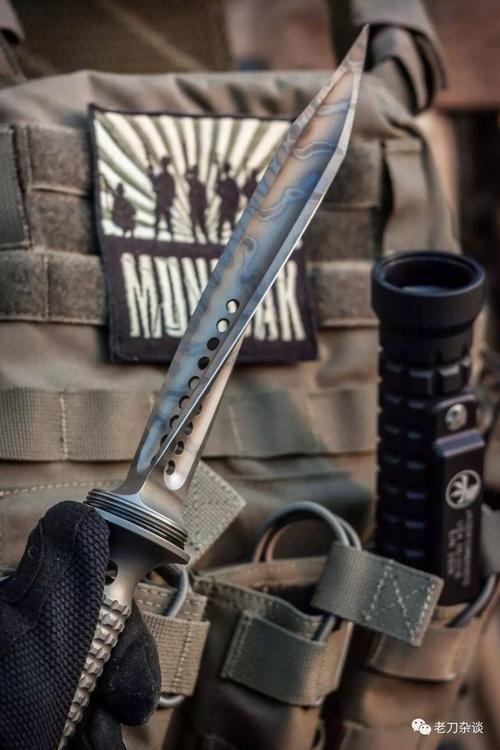 三棱军刺很厉害?这把大麻花表示不服