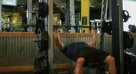 忽视这几个卧推小细节!难怪你的胸肌越练越难看