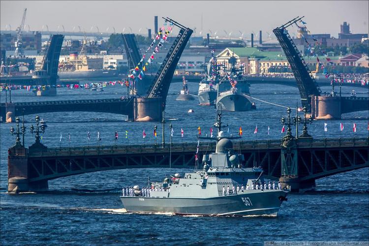 直击圣彼得堡阅舰式俄罗斯海军演绎帝国斜阳
