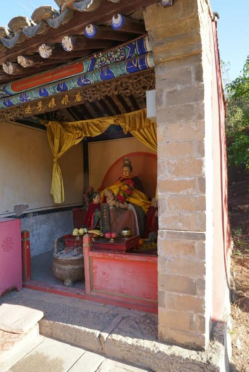 小庙里供奉着送子观音