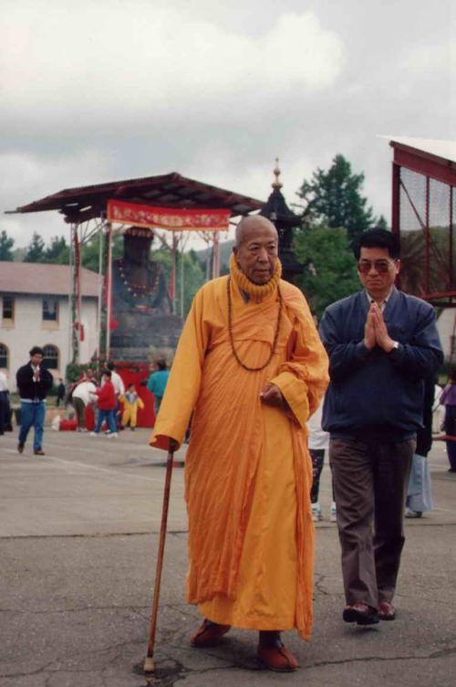 图片集锦 >> 正文  y07b——b198——94年5月18日万佛圣城浴佛节法会2