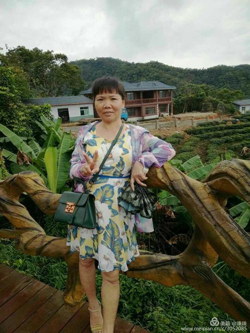 王小玲美女美丽清新独照.