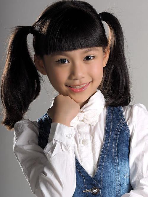  p>李梓乐,深圳小童星,小名梓乐,擅长舞蹈和声乐,多次比赛获奖,舞台