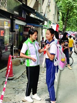 建设大马路小学家长变身志愿者